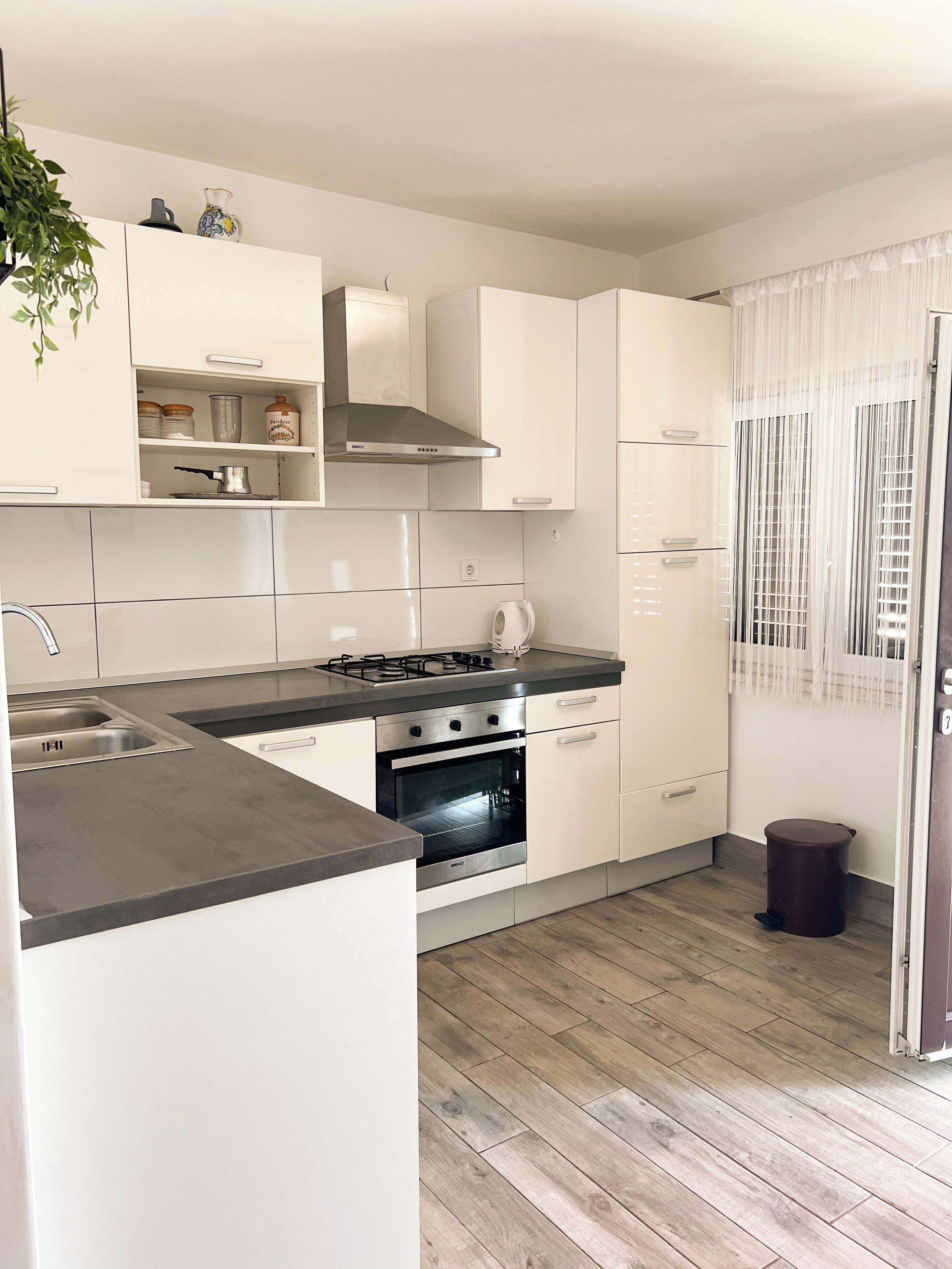 Apartment (A1) | Eigene Küche | Kühlschrank, Ofen, Herdplatte, Wasserkocher