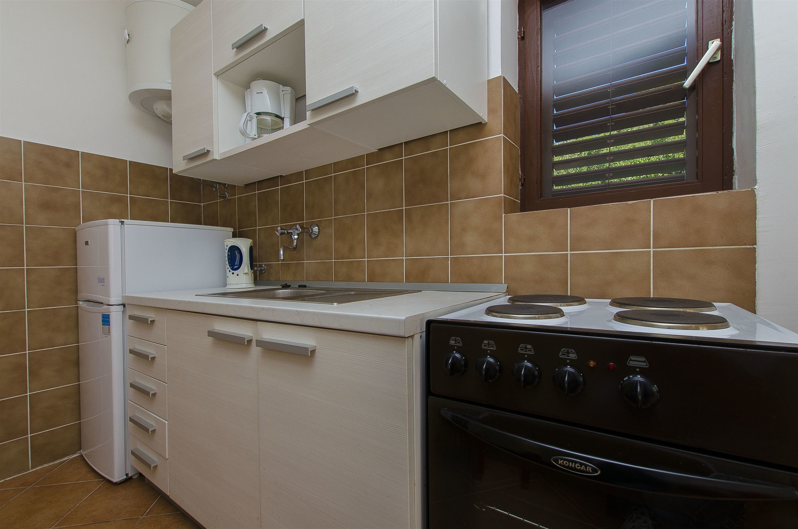 Private kitchen | Fridge, oven, stovetop, espresso maker