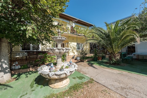 Apartments and Rooms Dragica