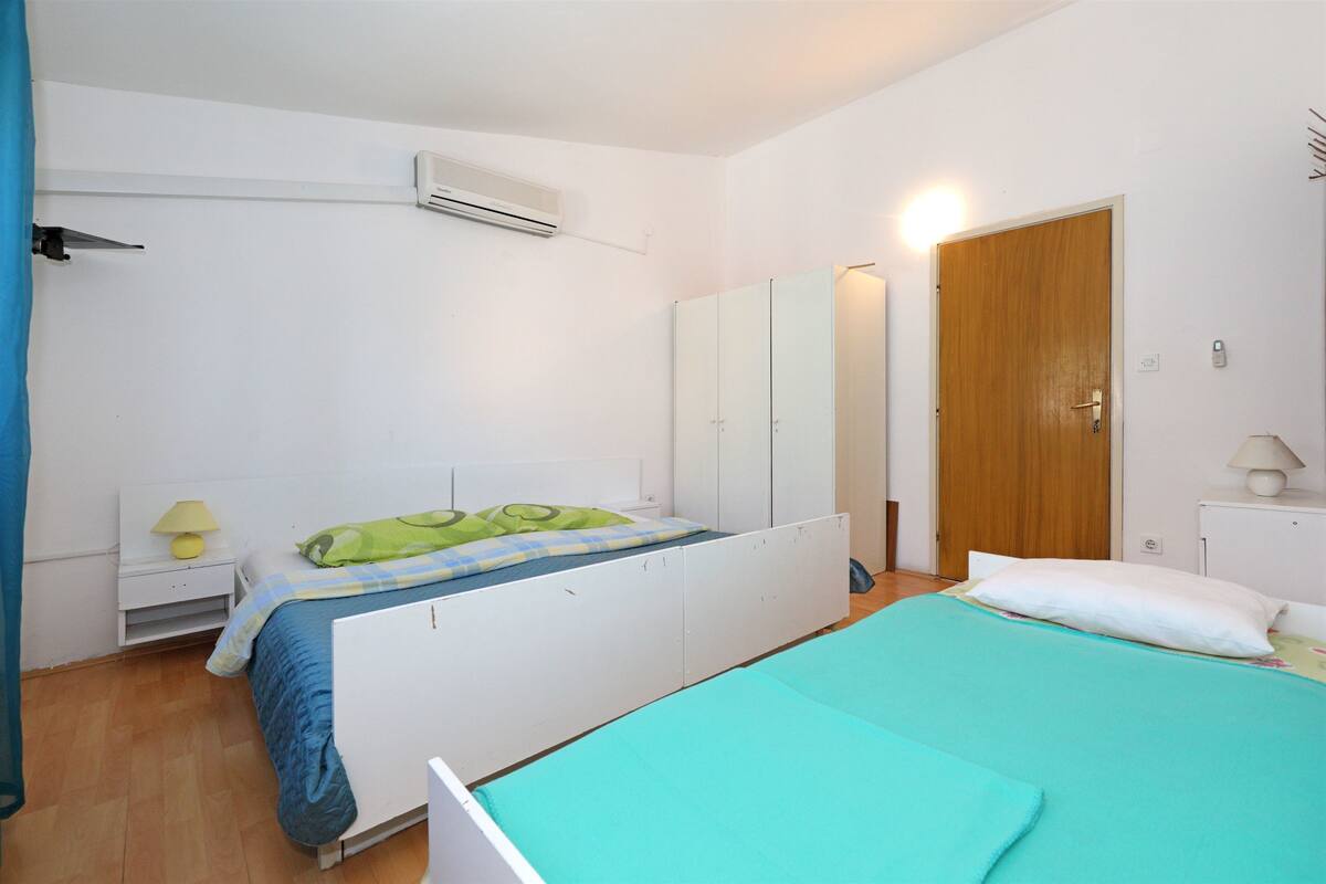 Room (S3) | WiFi (free)