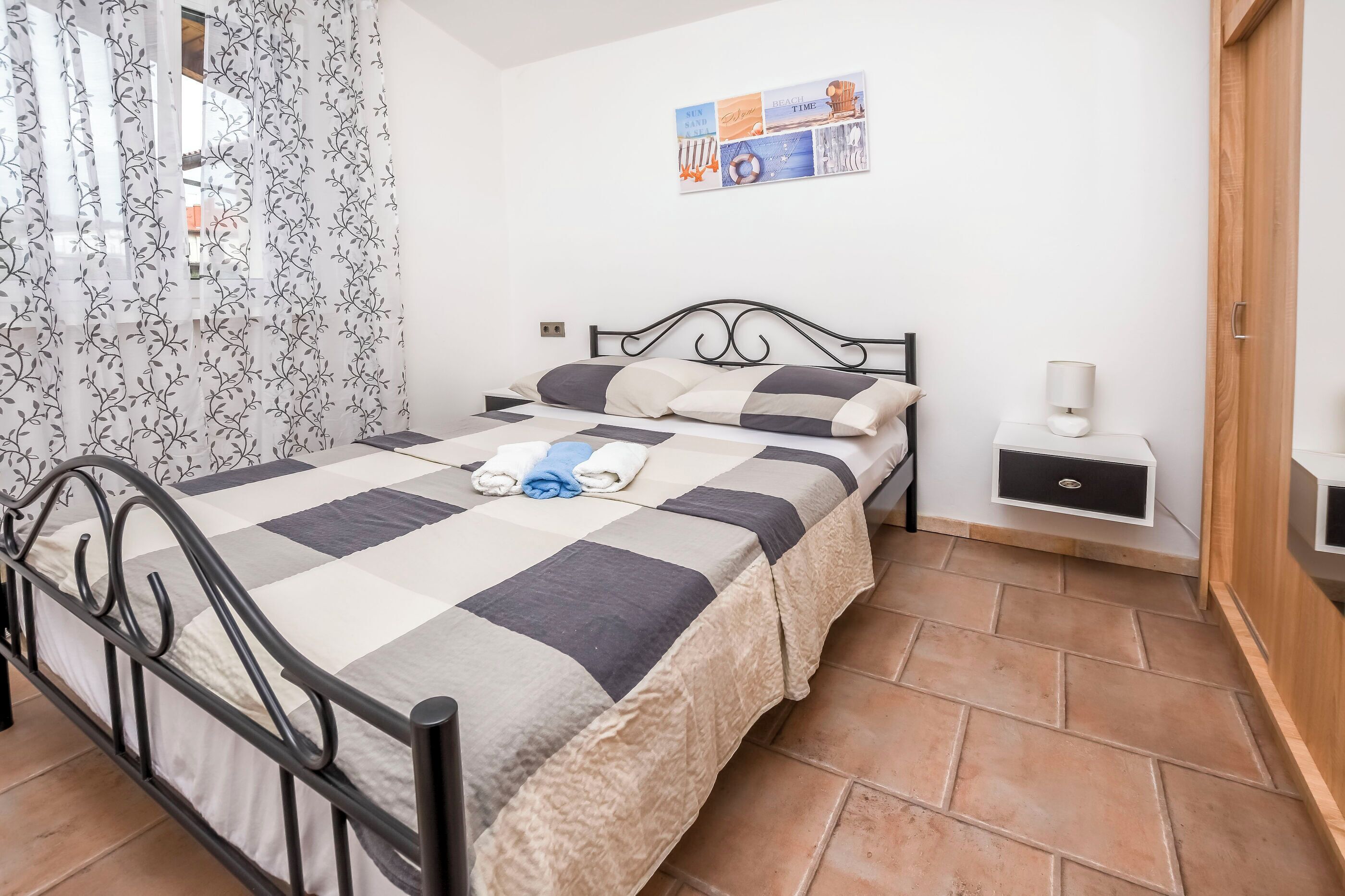 House | 4 bedrooms, free WiFi