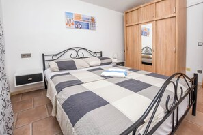 House | 4 bedrooms, free WiFi