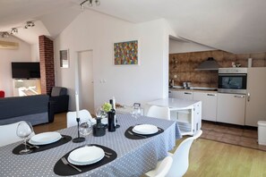 Apartment (A3) | Private kitchen | Fridge, microwave, oven, stovetop - Apartments Ivan (Supetar)