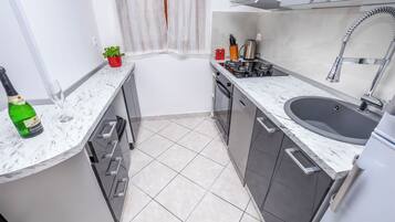 Căn hộ (A1) | Bếp riêng