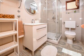 Apartment (A2) | Bathroom