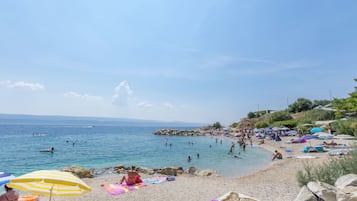 Una spiaggia nelle vicinanze