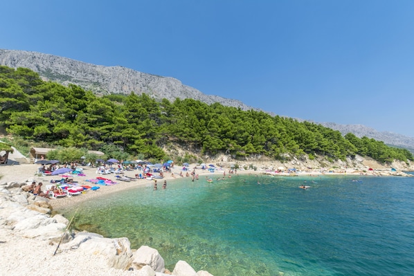 Beach nearby - Apartments Lorenzo (Omis)