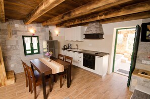 Private kitchen | Fridge, oven, stovetop, espresso maker