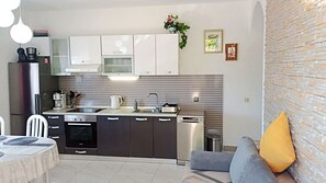 Apartment (A1) | Private kitchen | Fridge, oven, stovetop, dishwasher - Apartment Iryna (Rogoznica)