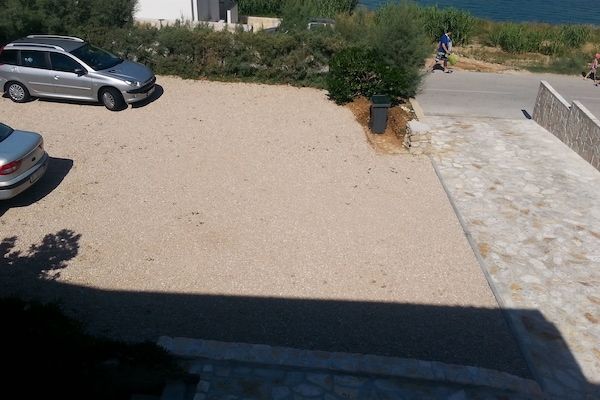 Parkir mandiri gratis