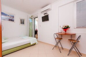 Studio (A2) | Interior
