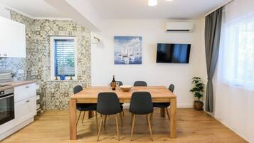 Apartment (A1) | Private kitchen | Fridge, oven, stovetop, espresso maker