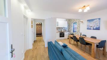 Apartment (A1) | Living room | TV