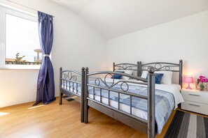 Apartment (A2) | 3 bedrooms, free WiFi - Apartments Maja (Rogoznica)