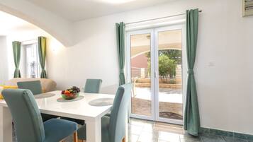 Apartment (A1) | Dining