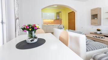 Apartemen (A3) | Tempat makan