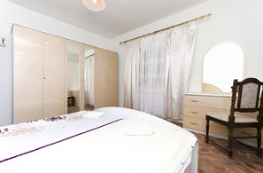 Free WiFi, bed sheets