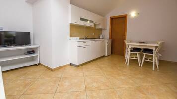 Apartment (A10) | Dining