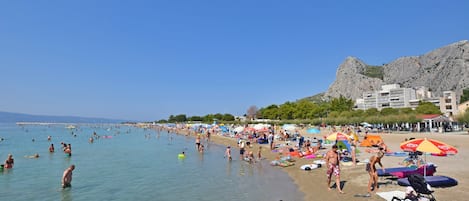 靠近海滩
