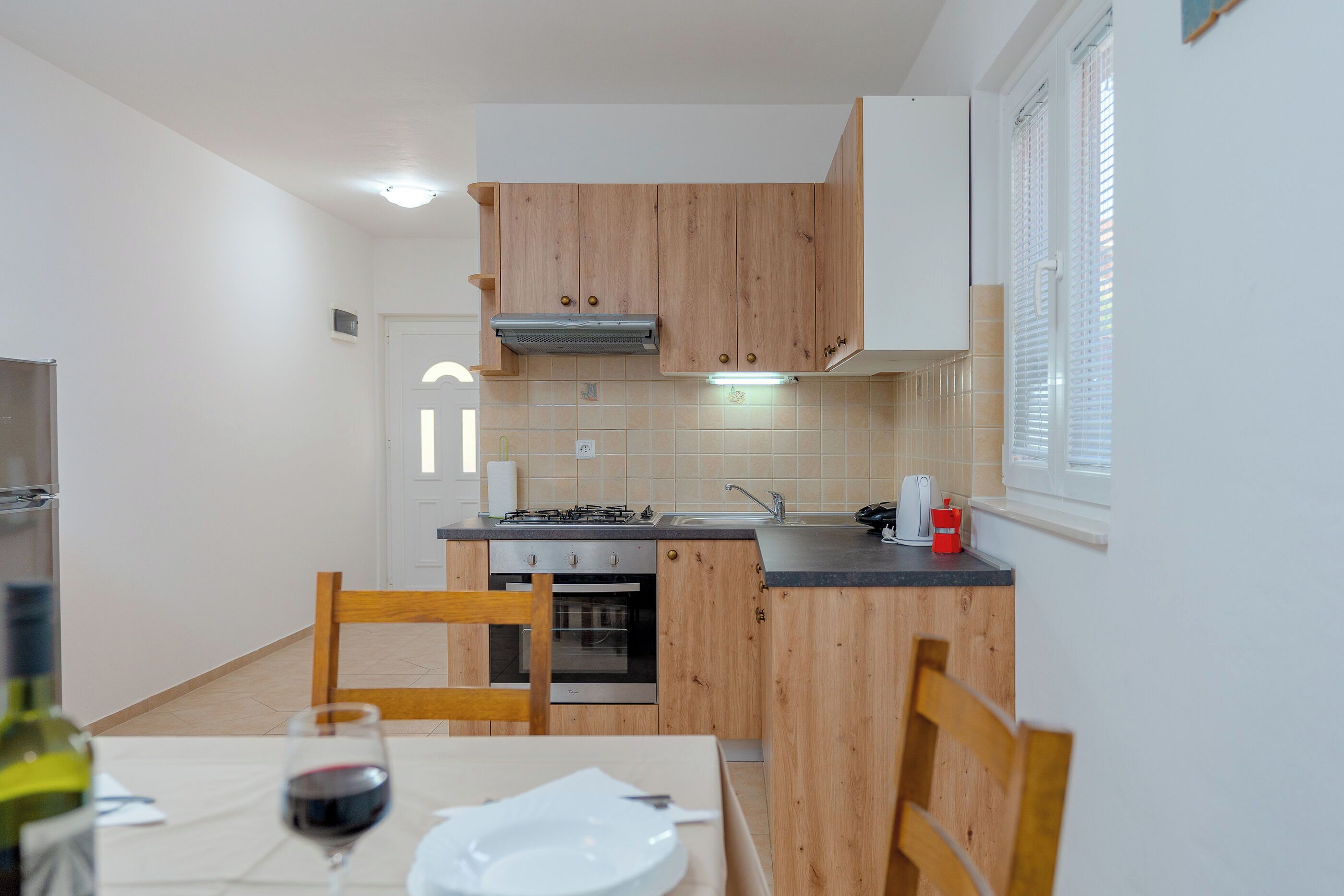 Apartment (A1) | Eigene Küche | Kühlschrank, Herdplatte, Wasserkocher, Kochgeschirr/Geschirr/Besteck