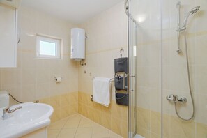 Apartment (A1) | Bathroom | Shower - Apartments Luka (Novalja)