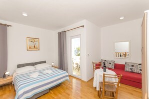 Apartment (A2) | Schreibtisch, schallisolierte Zimmer, kostenloses WLAN
