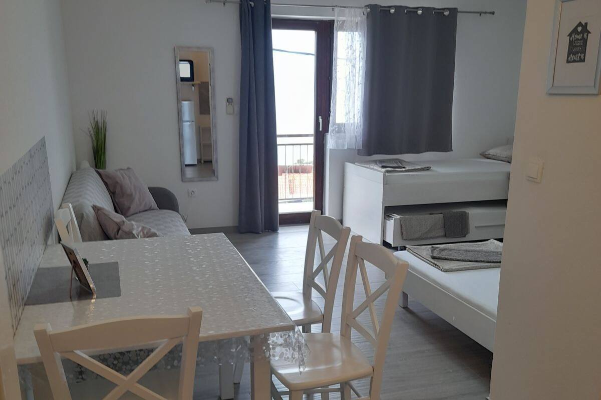 Studio (A2) | Cuisine privée | Réfrigérateur, micro-ondes, plaque de cuisson, bouilloire électrique