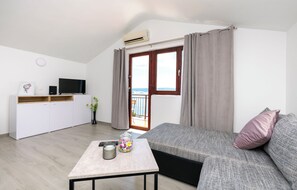 Apartment (A6) | Living room