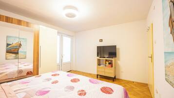 Apartment (A1) | Iron/ironing board, free WiFi, bed sheets