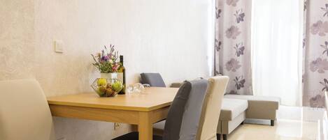Apartment (A1) | Dining
