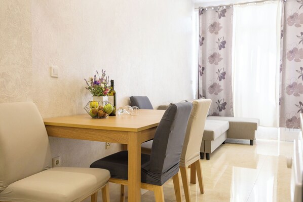Apartment (A1) | Dining