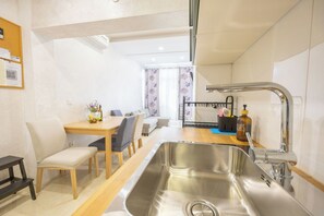 Apartment (A1) | Private kitchen | Fridge, microwave, oven, stovetop