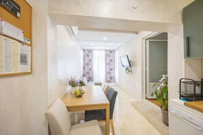 Apartment (A1) | Dining