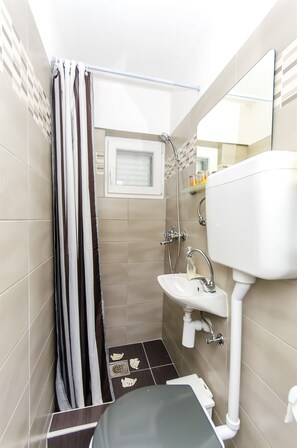 Bathroom | Shower