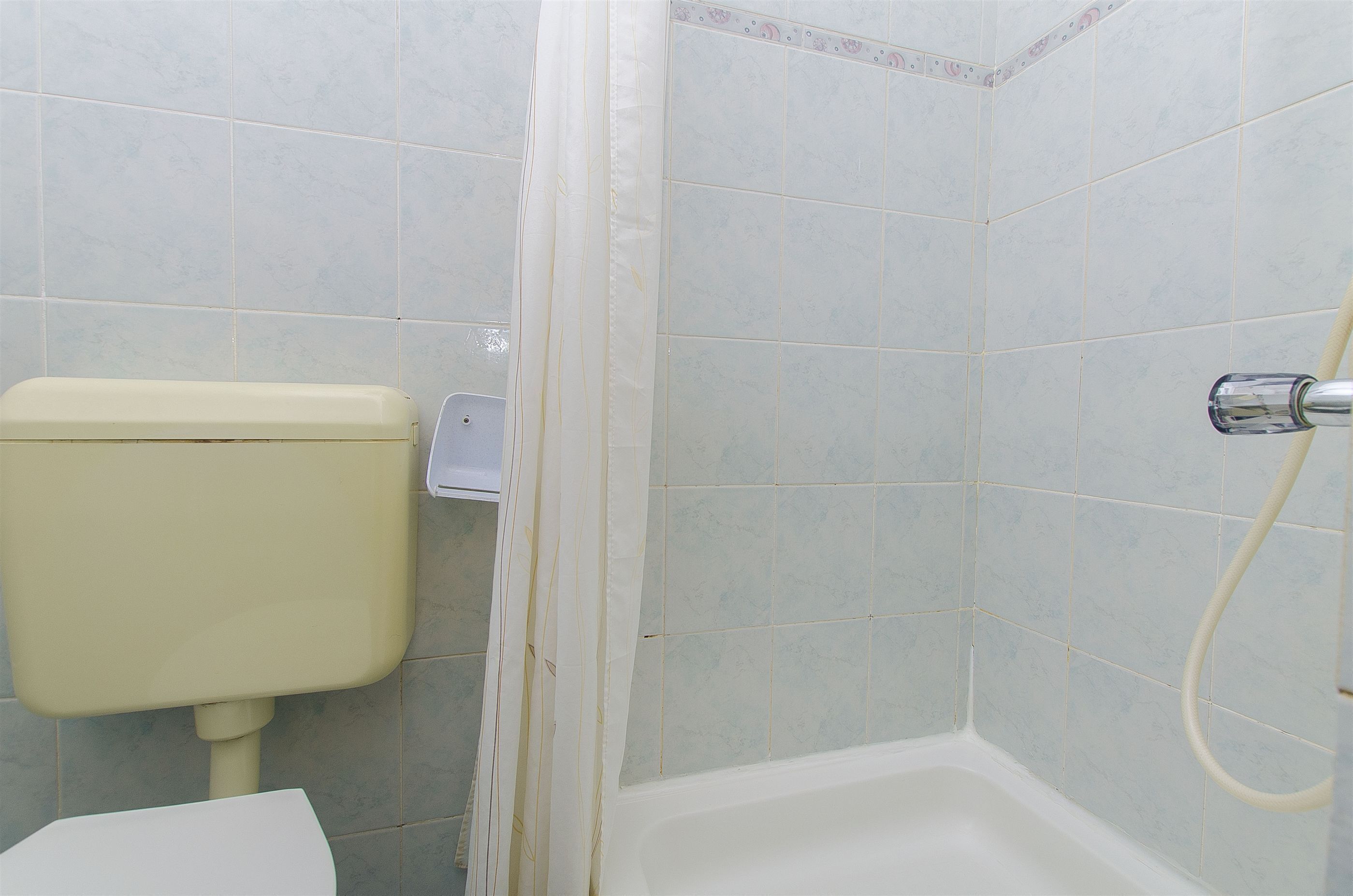 A bathroom with a toilet, a shower, and a bathtub.