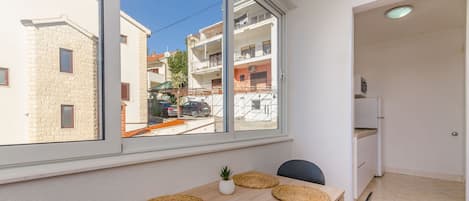 Apartment (A4) | Dining