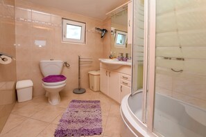 Apartment (A1) | Bathroom