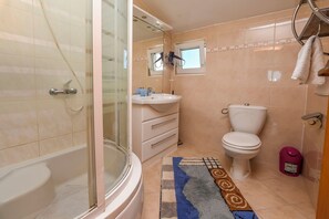 Apartment (A2) | Bathroom | Shower
