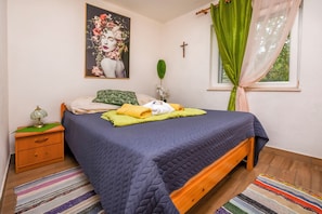 Apartment (A4) | Free WiFi, bed sheets