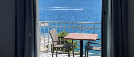 Studio (A6) | Outdoor dining