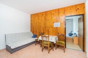 Apartment (A1) | Dining