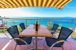 Terrace/patio - Apartments Ivan Sea View Lun (Novalja)