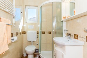 Badezimmer | Dusche, Handtücher