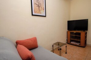 Departamento (A2) | Sala de estar | Televisión 