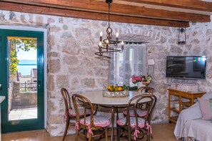 House | Dining