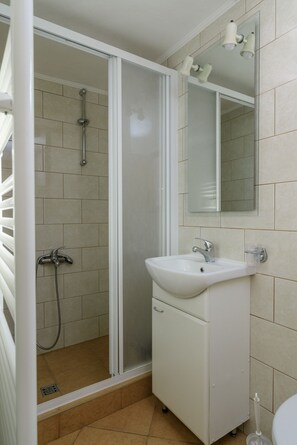 Bathroom | Shower