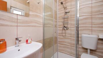 Kamar mandi | Shower, pengering rambut, dan handuk