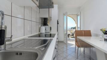 Appartamento (A3) | Cucina privata | Frigorifero, microonde, forno, piano cottura