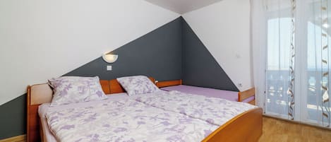 Huoneisto (A2) | Tallelokero huoneessa, ilmainen Wi-Fi, vuodevaatteet