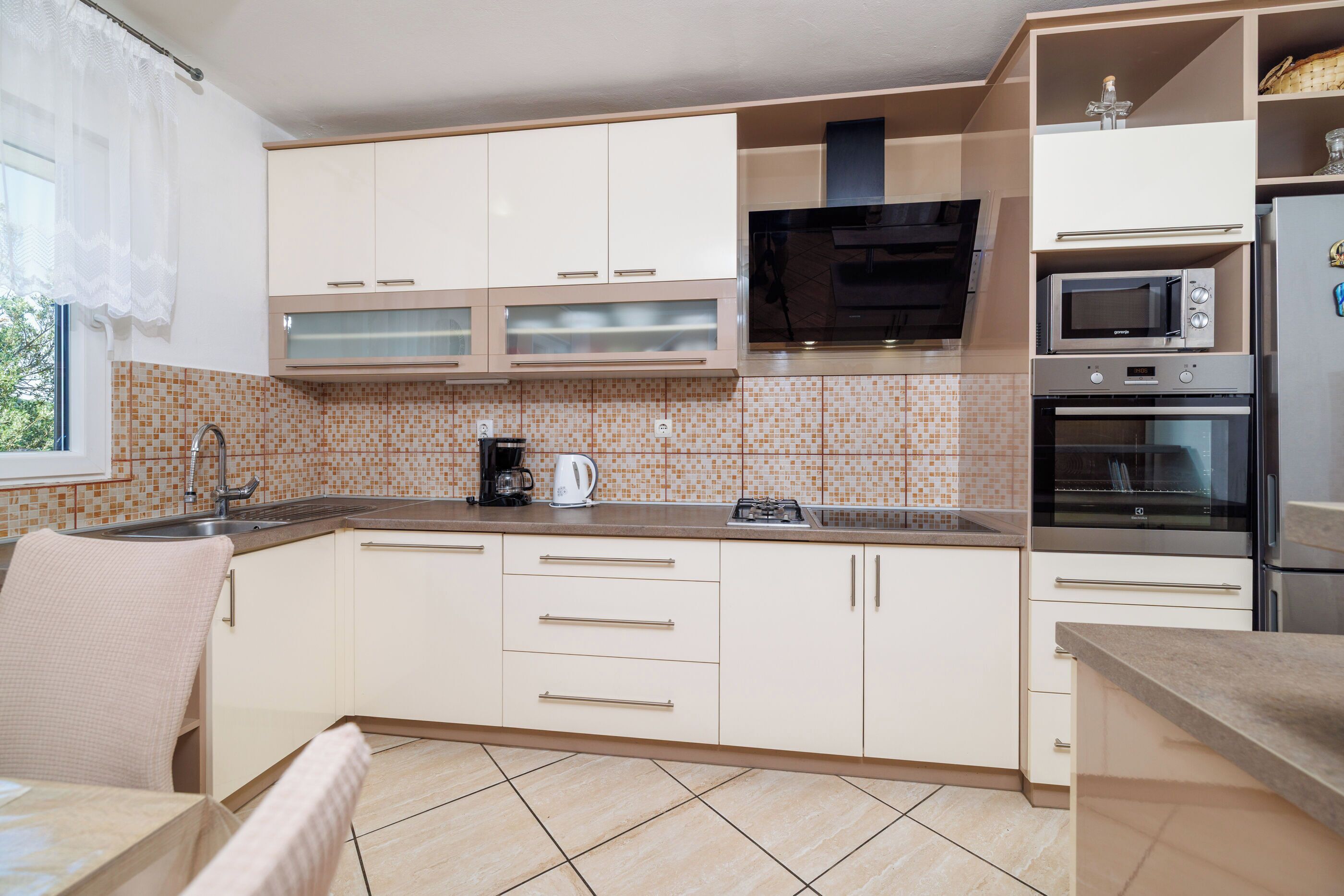 Apartemen (A1) | Dapur pribadi | Lemari es, microwave, oven, dan kompor